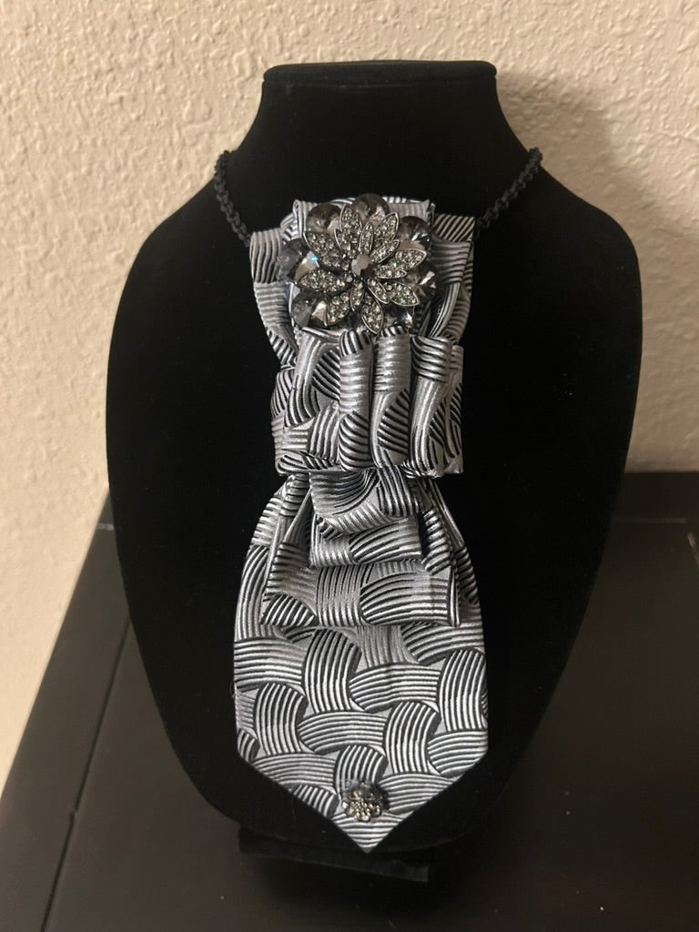 Amanda - Tie Necklace