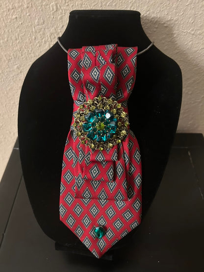 Evelyn - Tie Necklace