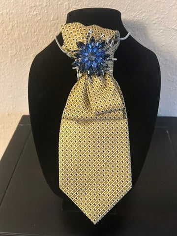 Victoria - Tie Necklace